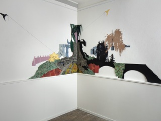 Tentoonstelling 'A material girl' in galerie De Kapberg in Egmond aan den Hoef van Anita Mandemaker, Cisca Poldervaart en Carien Vugts in de herfst van 2023.