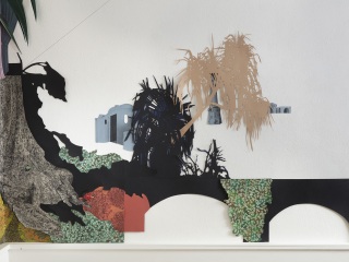 Tentoonstelling 'A material girl' in galerie De Kapberg in Egmond aan den Hoef van Anita Mandemaker, Cisca Poldervaart en Carien Vugts in de herfst van 2023.